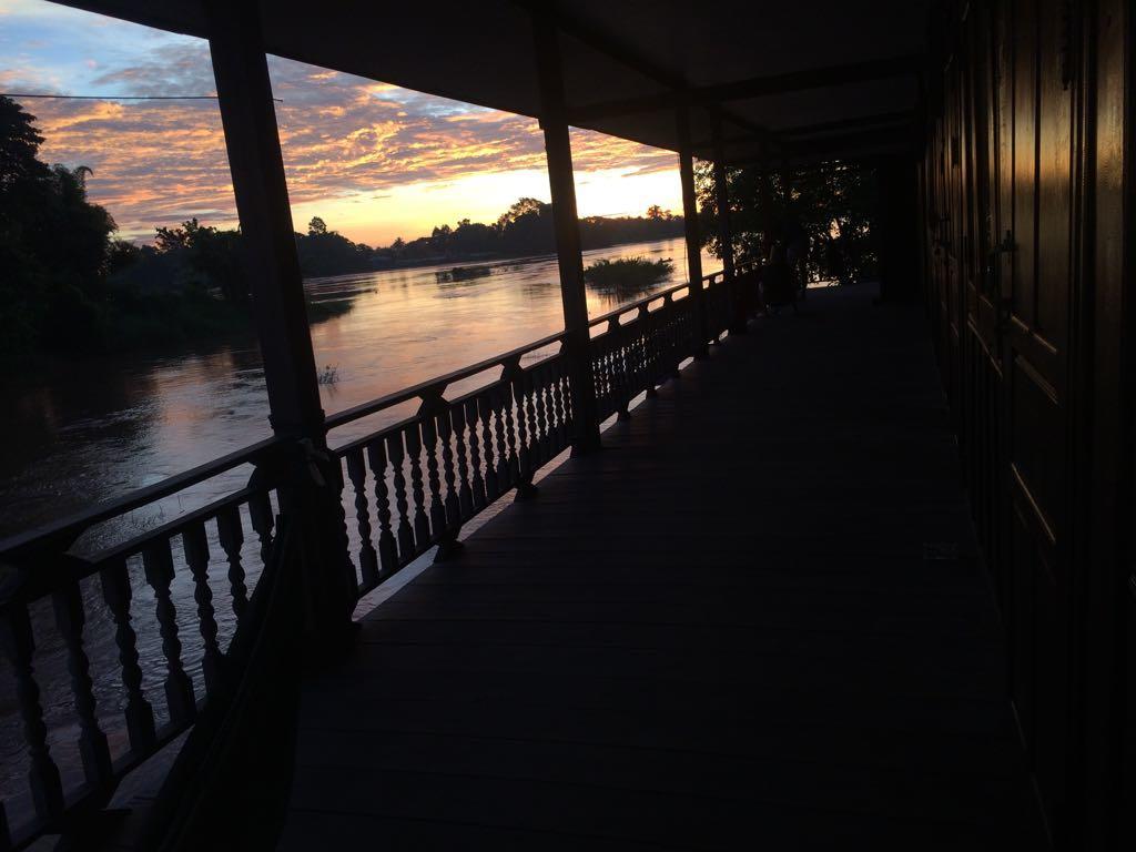 Riverside Bungalow Hotel Ban Dondét Екстериор снимка